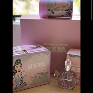 (ISO) ariana grande thermos and lunchbox